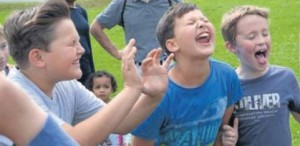 Großen Spaß bereitete der Gegenwind des Ventilators, mit dem die Hülle aufgeblasen wird.